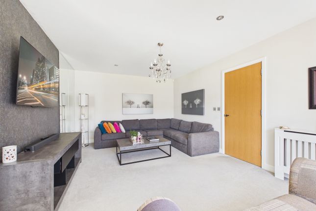 8, Camplin Close, Pontefract photo 3