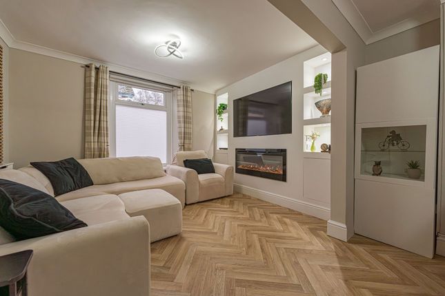 72 Hanbury Road, Pontypool photo 4