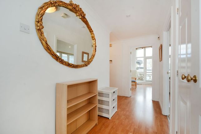 Flat for sale in Woodland Crescent, London