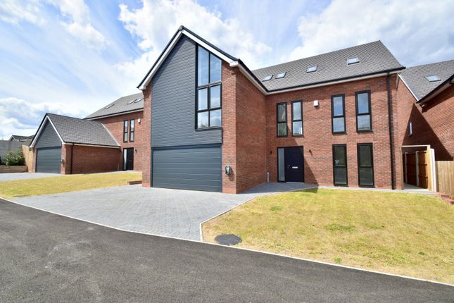 Cleves Gardens, Aylestone Meadows, Leicester, Leicestershire, Le2 8Dn