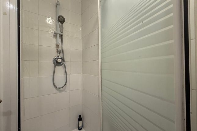 97, Fitzneal Street, London photo 2