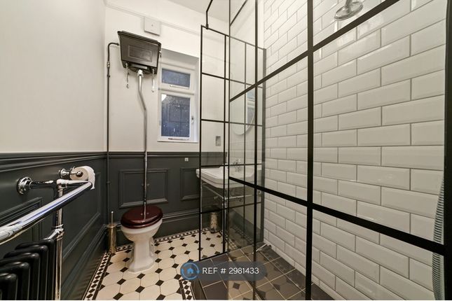 Flat, Broom Road Teddington, Teddington photo 5