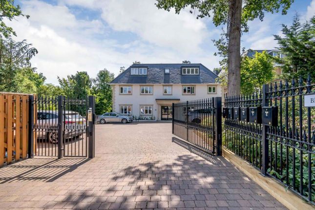 3-bed flat on Flat 2 Bluebell House, 89 Ducks Hill Road, Northwood, £595,000
