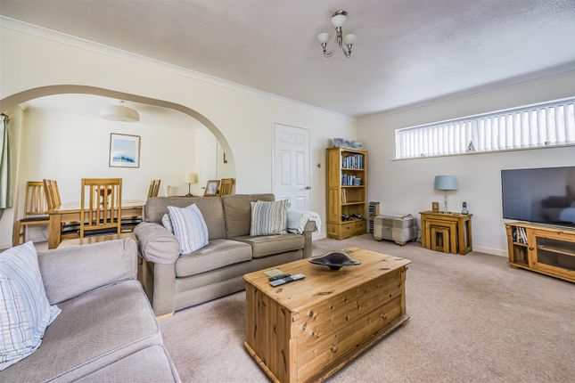 37, Blenheim Gardens, Havant photo 4
