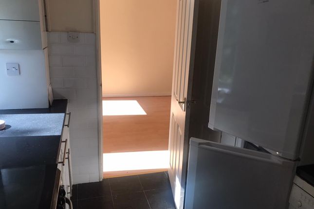 Flat for sale in Lingfield Close, Enfield