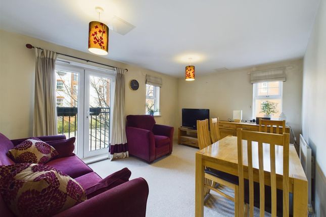 Flat for sale in Woodfield Road, Crawley