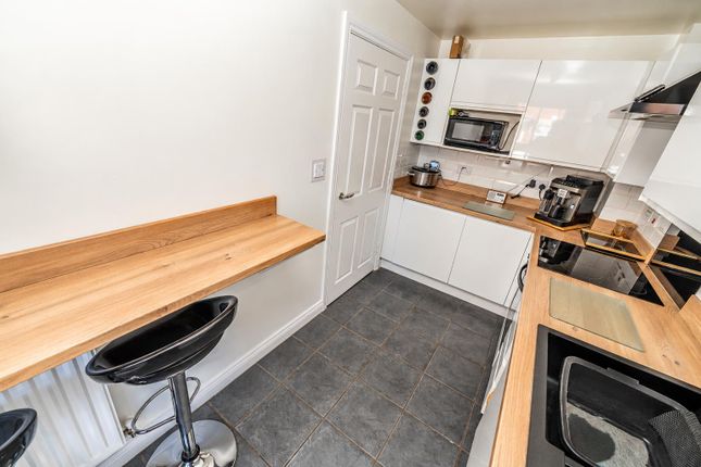 2, Windsor Close, Rugeley photo 4