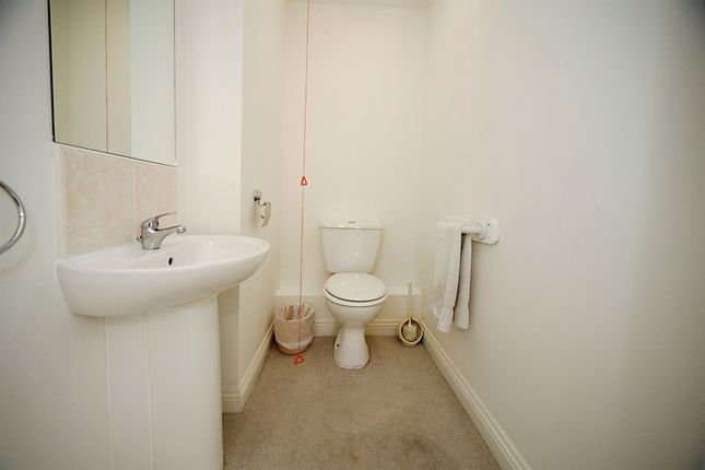 Flat for sale in Hancock Drive, Luton