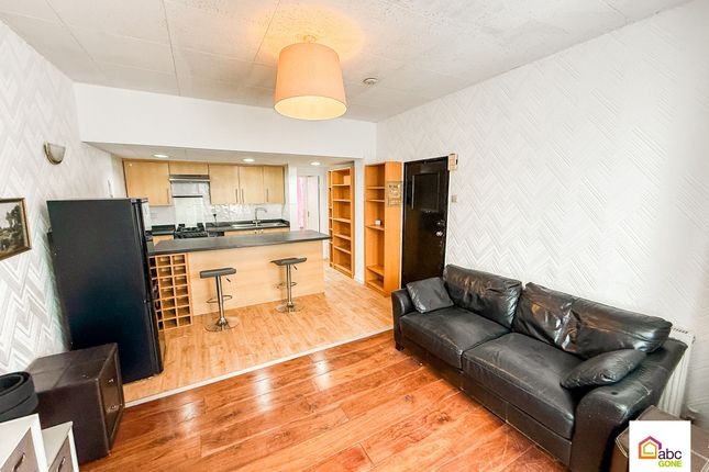 67a Courtland Avenue, Ilford photo 3