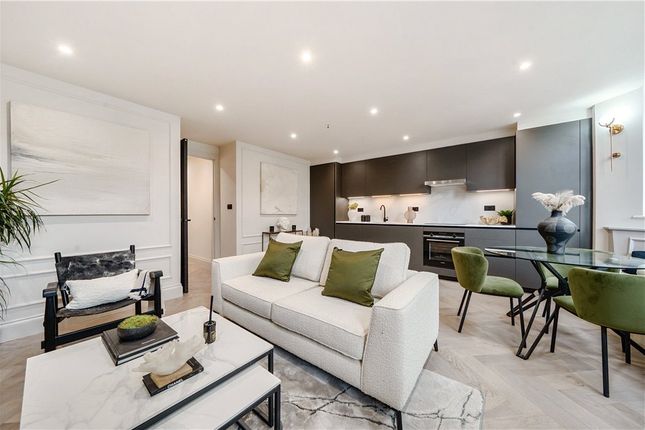 Flat for sale in Grafton Road, London