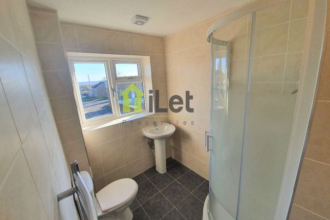 Room 2, 20 Whernside Way, Northampton photo 5