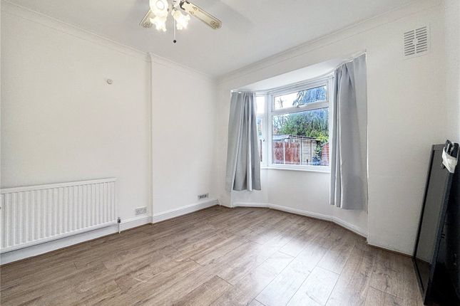 6, Grantham Gardens, Chadwell Heath photo 5