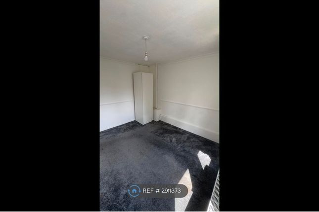 Dunster Close, Romford photo 3