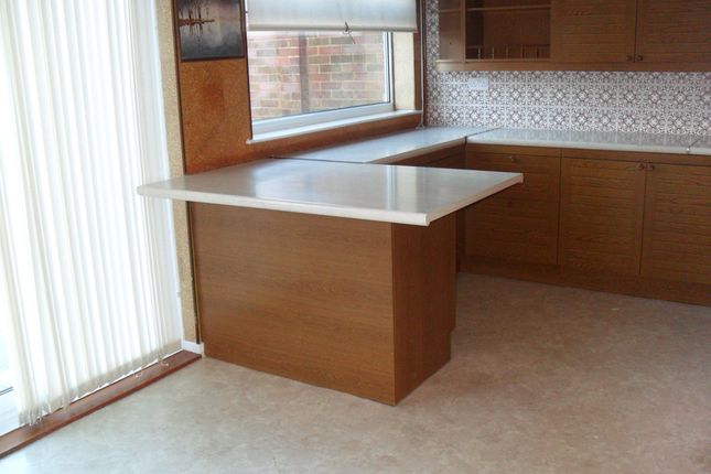 93 Austin Road, Luton photo 2