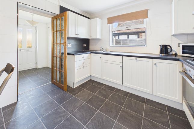 27, Wolsey Drive, Walton-On-Thames photo 3