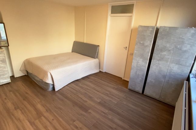 55, Amina Way, London photo 2