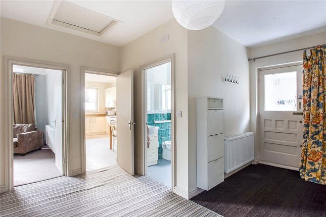 11, Glendale Drive, London photo 2