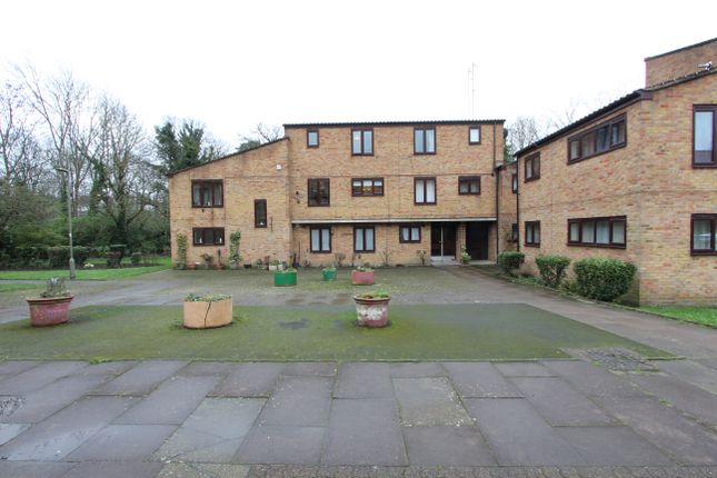 Flat for sale in Woodburn Close, London