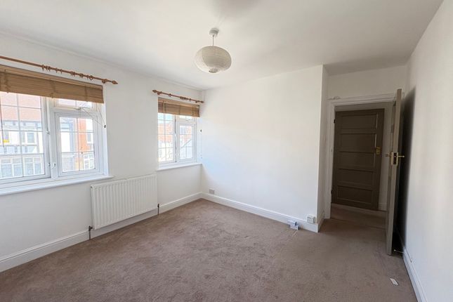 2B Russell Parade, Russell Hill Road, Purley photo 5
