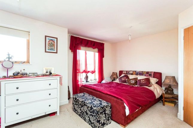 Terraced house for sale in Commonwealth Drive, Crawley, West Sussex