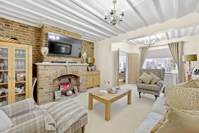 54, Grange Crescent, Chigwell photo 3