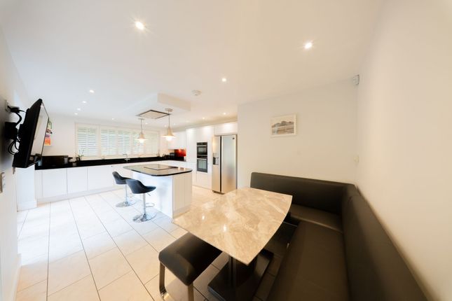 2 Rivershill Gardens, Altrincham photo 2