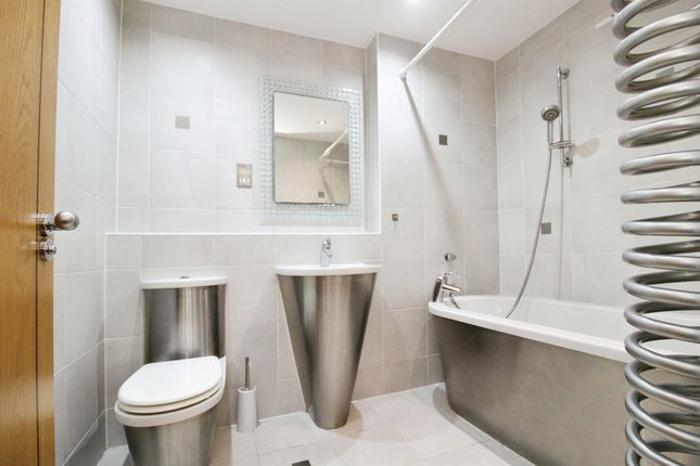 Flat 205, Altolusso, Bute Terrace, Cardiff photo 4