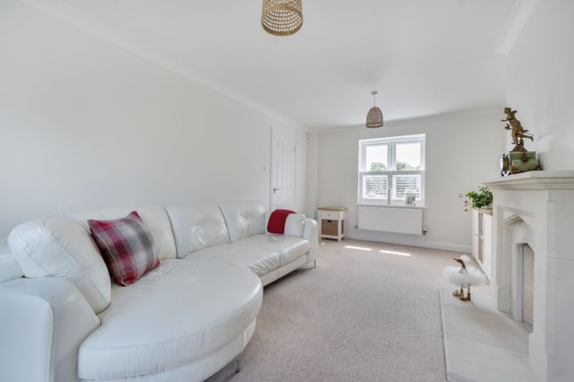 14, Hawthorn Drive, Burford photo 4
