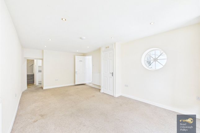 Flat 2, 14, Cornmarket Street, Devon photo 3