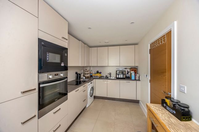 46 Longhurst Avenue, Horsham photo 2