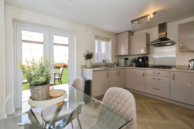 9, Clover Avenue, KIDDERMINSTER photo 3