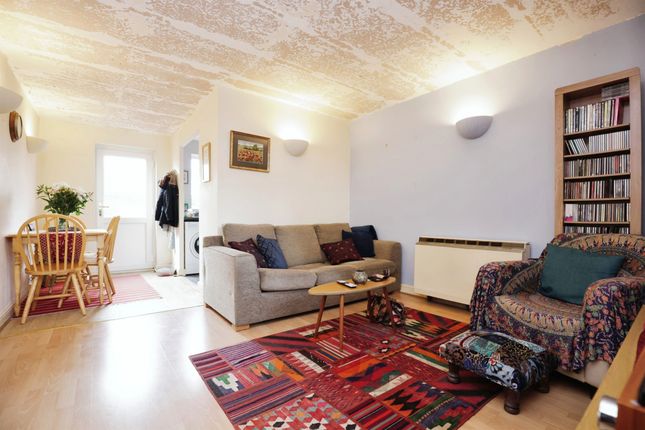 12, Alexandra Court, KENILWORTH photo 2