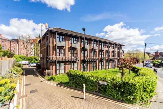 Flat for sale in Parkland Road, London