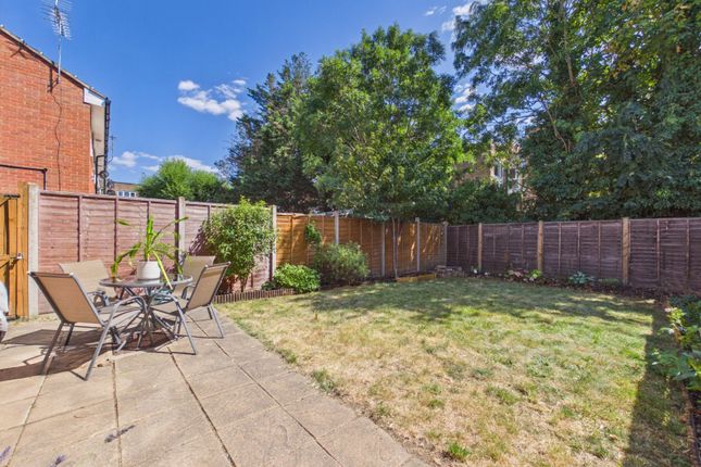 7, Westland Close, Surrey photo 3