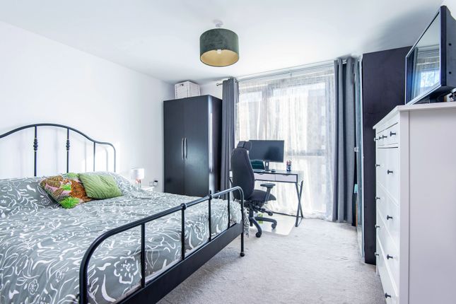 Thumbnail Flat for sale in Bramwell Way, London