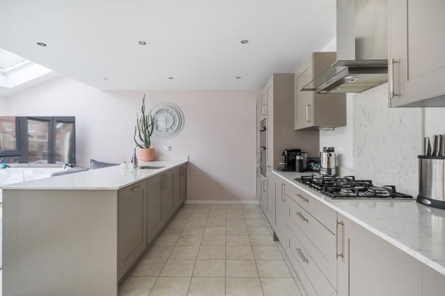 15, Teasel Crescent, Dunstable photo 4