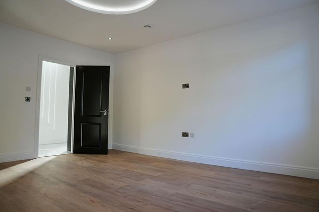 73c, Lampton Road, Hounslow photo 4