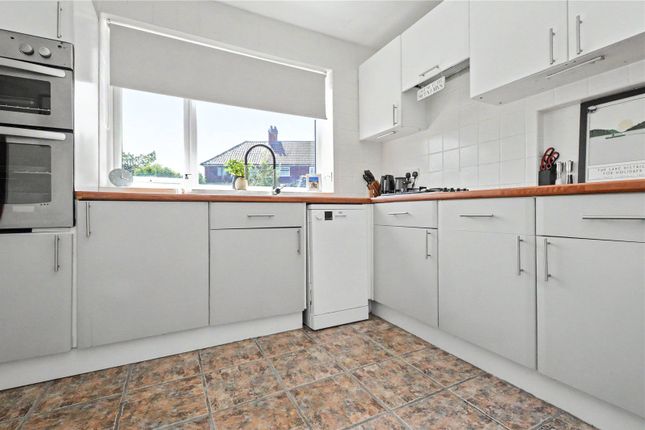 21, Whitecliffe Rise, Leeds photo 4