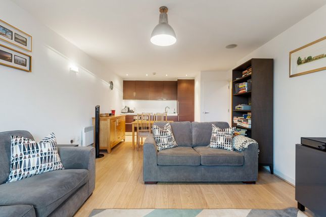 Flat for sale in Hudson Apartments, Chadwell Lane, Hornsey