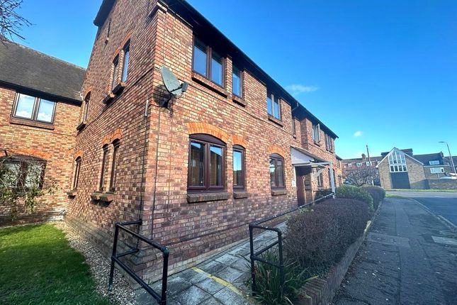 Flat for sale in Hanover Court, Quaker Lane, Waltham Abbey