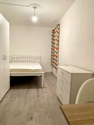 Room to rent in Oban Street, Poplar