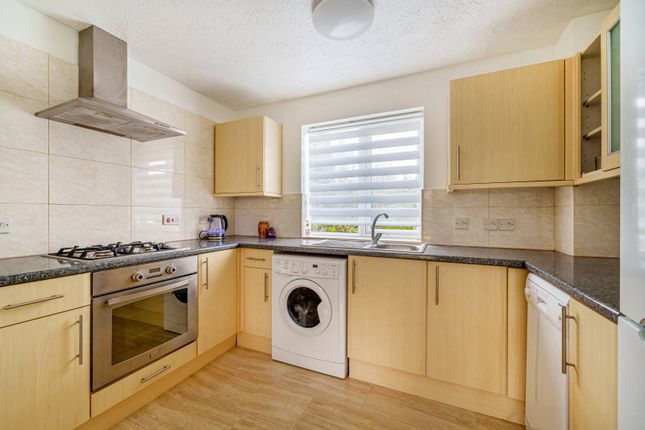 The Spinney, West Hill Road, Woking GU22, 2 bedroom flat for sale ...