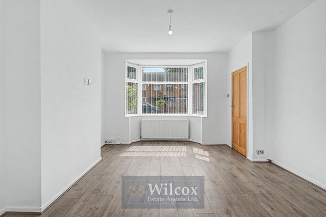 12 Strawberry Hill Road, Bolton photo 2