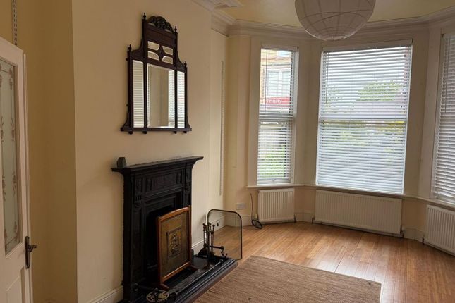 12 Trinity Road, Bridlington photo 2