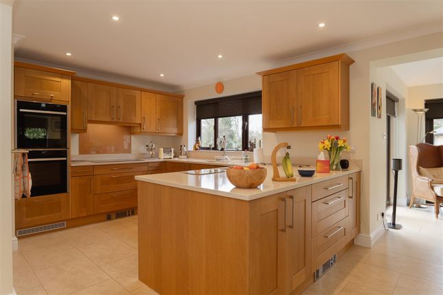 4, Ladyegate Close, Dorking photo 3
