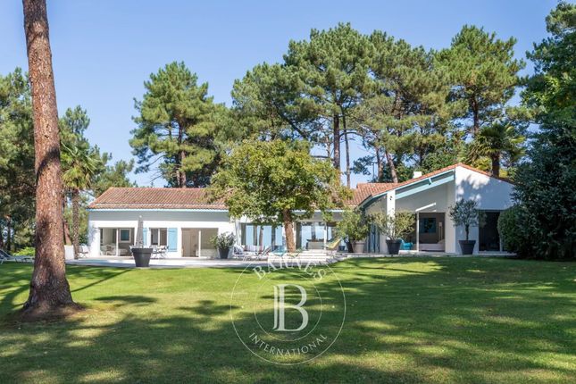 Detached house for sale in Bidart, 64210, France