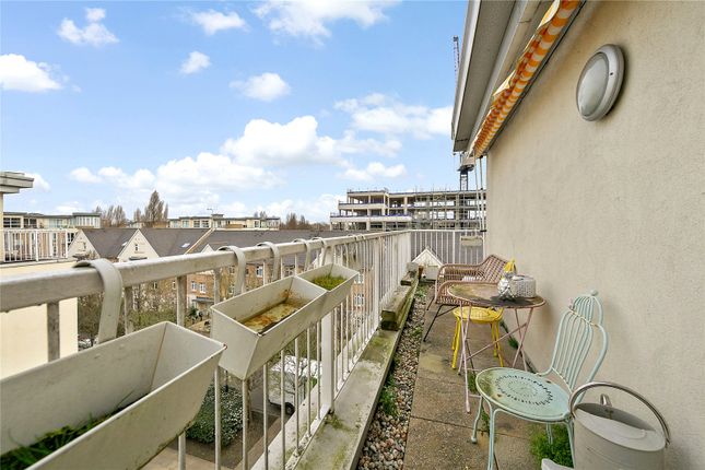 Flat 59, Cedar House, 35, Melliss Avenue, Surrey photo 3