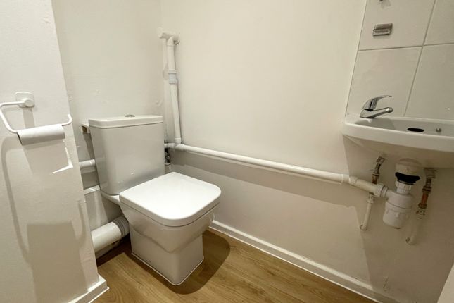 Town house to rent in Cardinals Way, London
