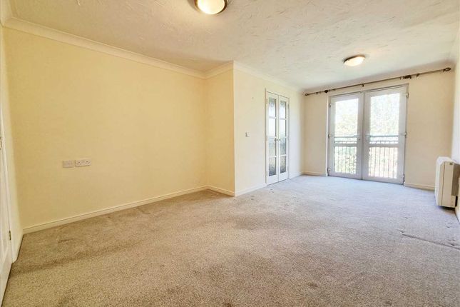 44, Moores Court, Sleaford photo 3