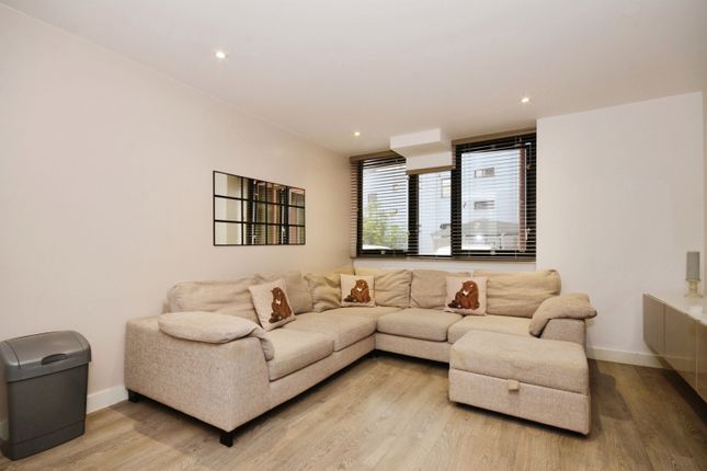 Flat for sale in 24 Clarendon Road, Watford